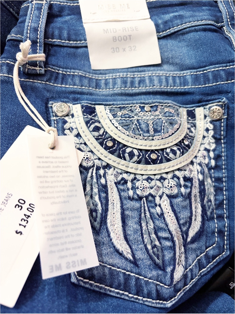 Miss Me Bootcut Jeans 30 x 32
Dark Wash New Dreamcatcher Embroidered Embellished